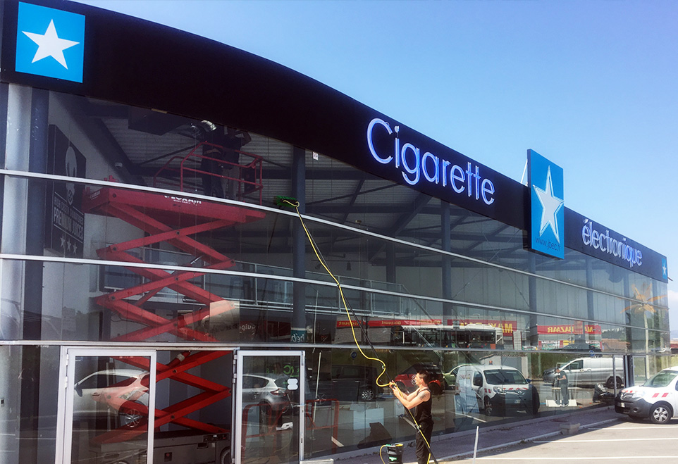 CLAIR ET NET ENTRETIENS : Nettoyage de surfaces vitrées en hauteur à Puget-sur-Argens
